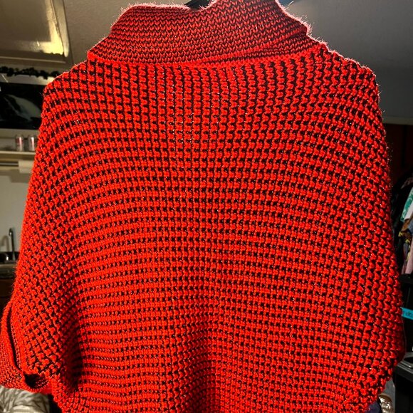 VTG Peck & Peck Red Black Asymmetrical Single-Button Chunky Knit Cardigan SZ Sm - Picture 4 of 4